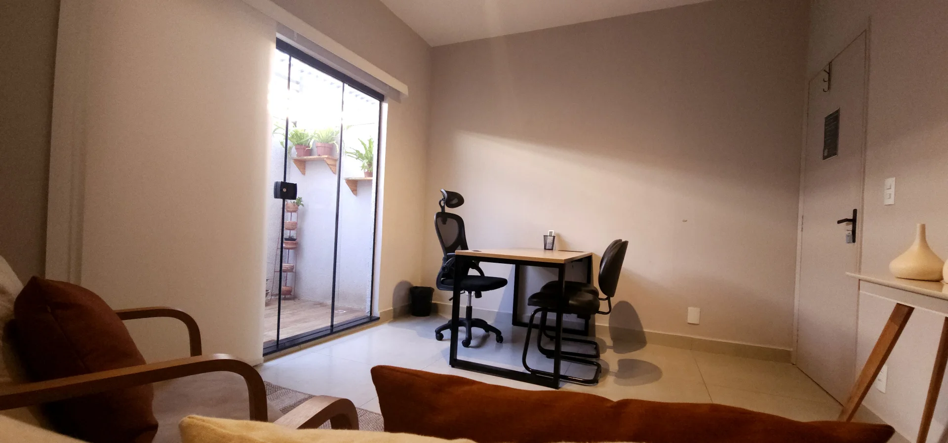 Foto da Sala Primavera para reuniões no coworking em Ribeirão Preto Foto9