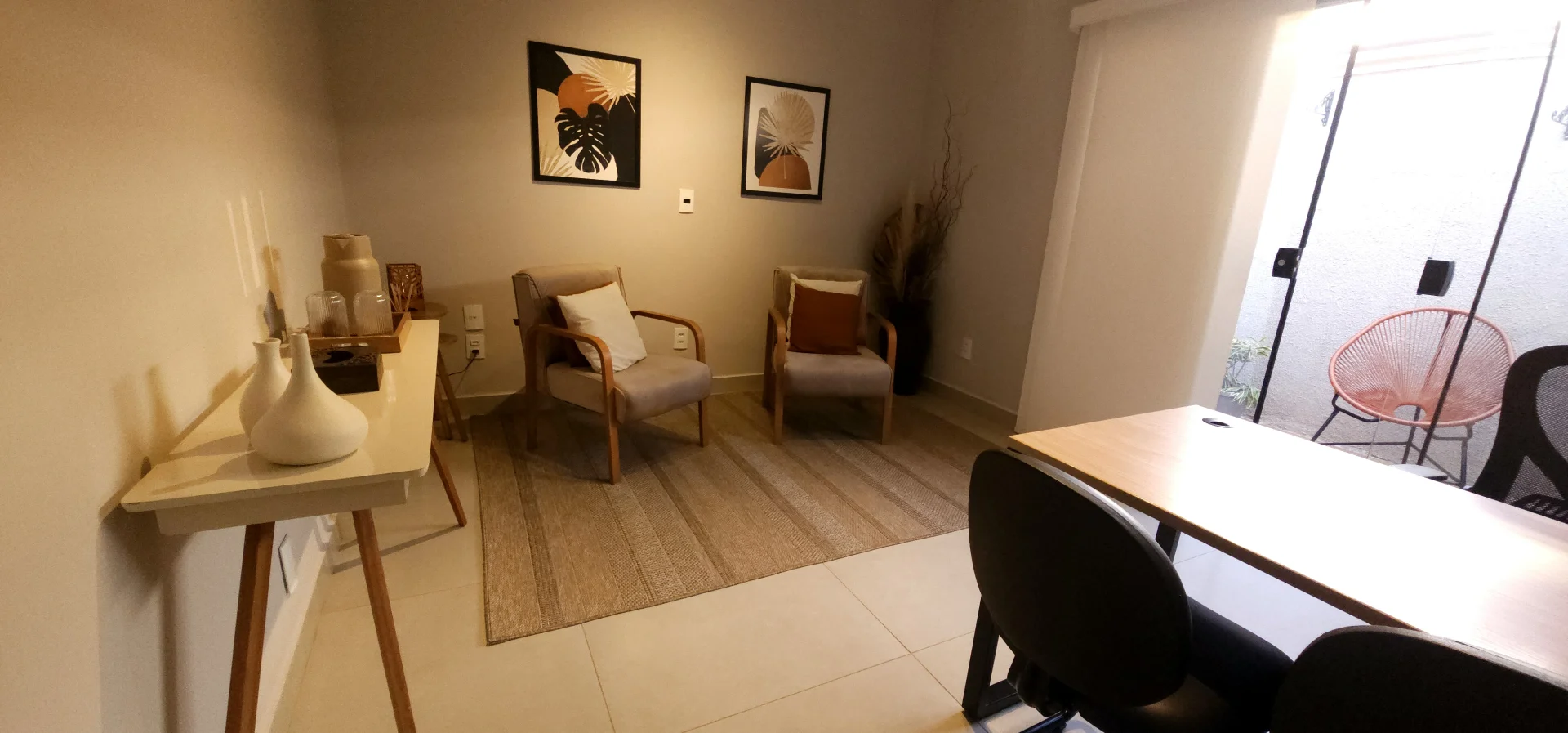 Foto da Sala Primavera para reuniões no coworking em Ribeirão Preto Foto2