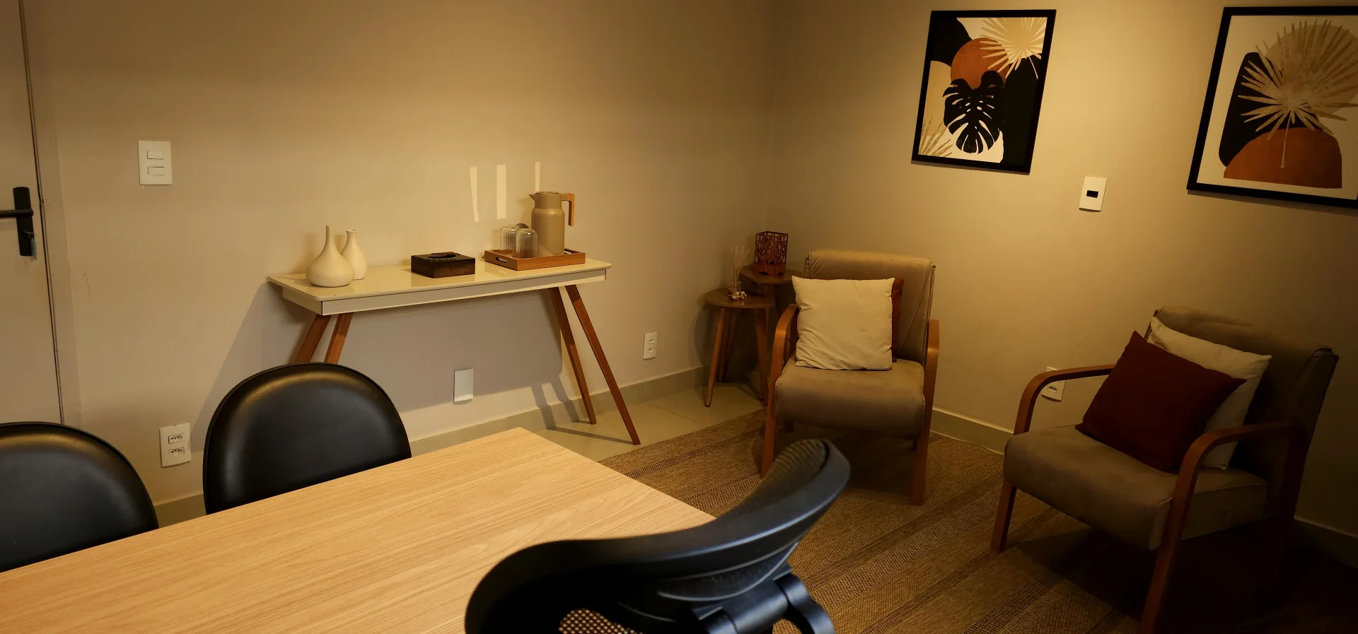 Foto da Sala Primavera para reuniões no coworking em Ribeirão Preto Foto4